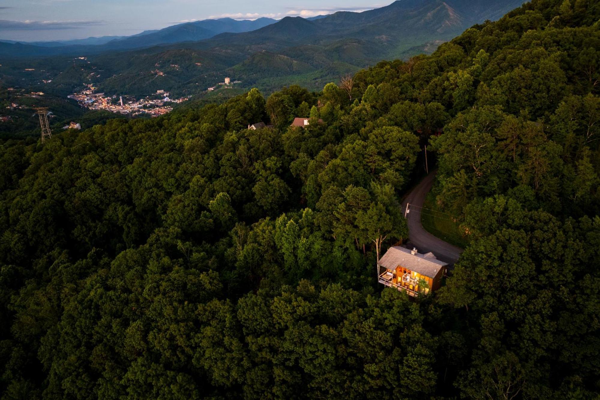 Elevista - Quaint&Private-Views-Hottub-Pooltable-Bears-3 Clubhouse Pools Villa Gatlinburg Bagian luar foto