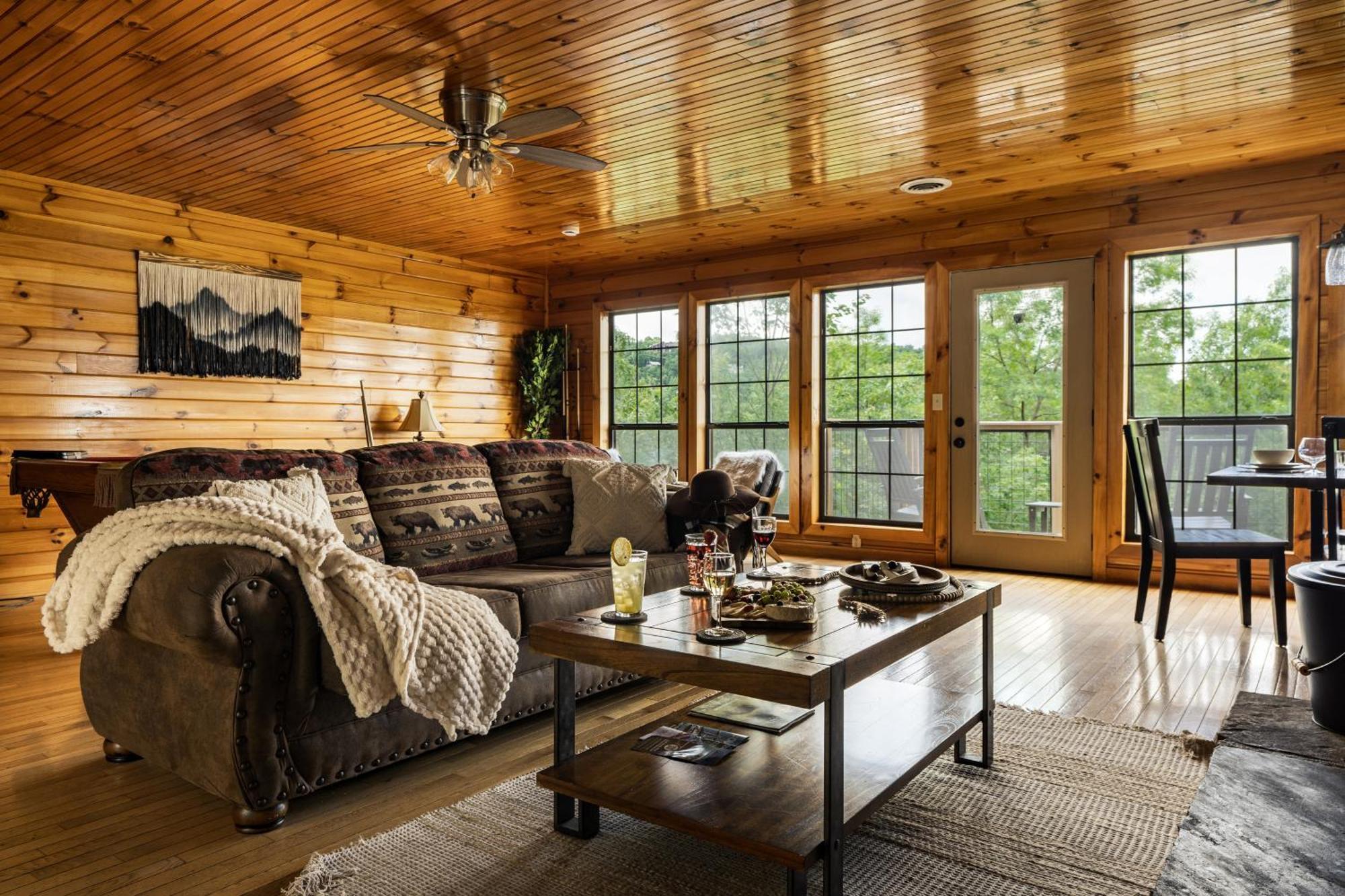 Elevista - Quaint&Private-Views-Hottub-Pooltable-Bears-3 Clubhouse Pools Villa Gatlinburg Bagian luar foto