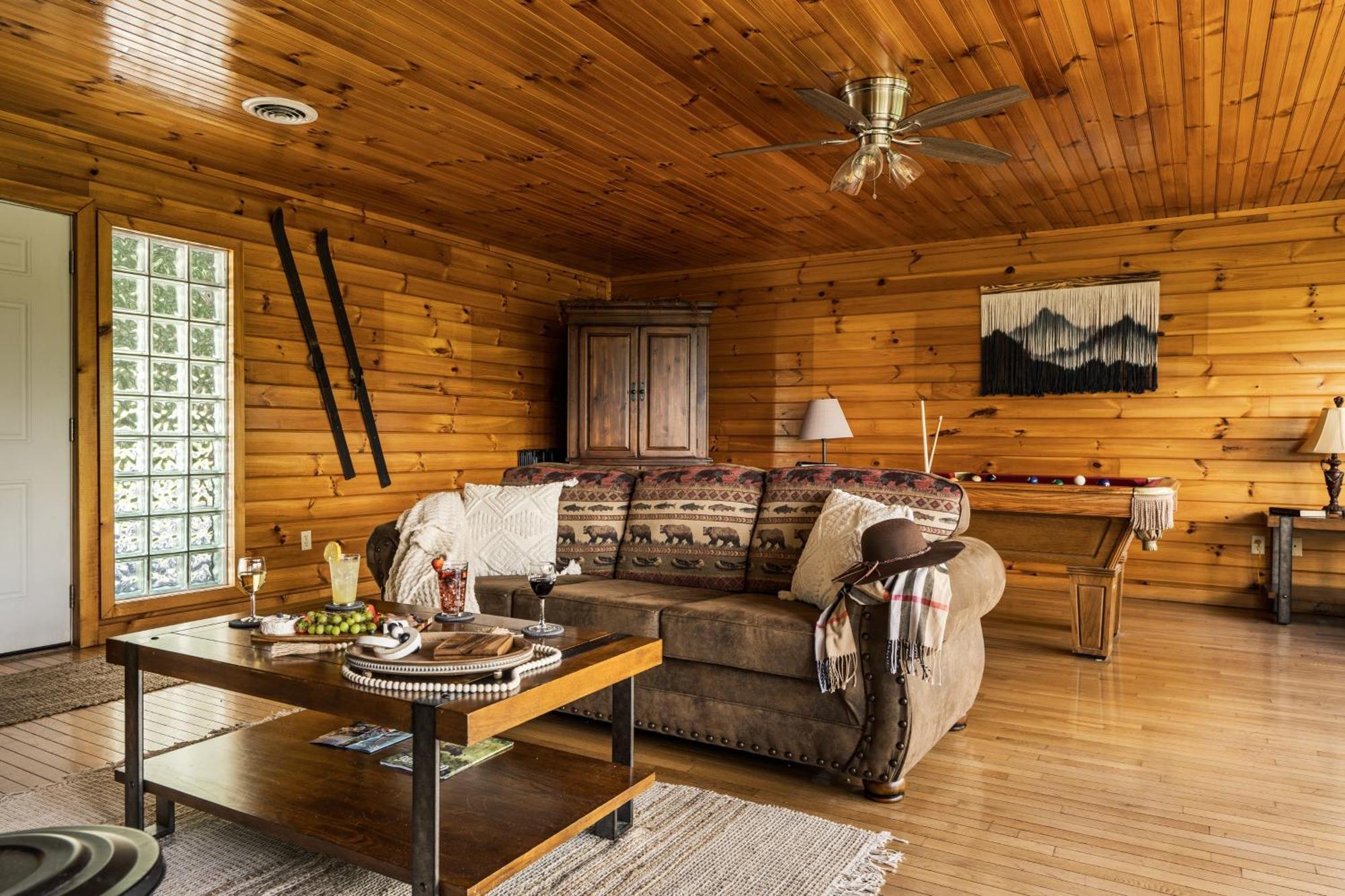 Elevista - Quaint&Private-Views-Hottub-Pooltable-Bears-3 Clubhouse Pools Villa Gatlinburg Bagian luar foto