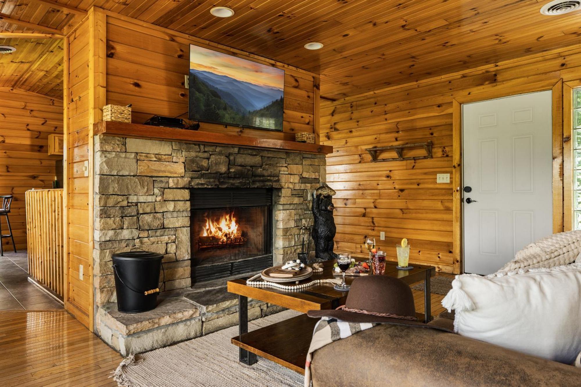 Elevista - Quaint&Private-Views-Hottub-Pooltable-Bears-3 Clubhouse Pools Villa Gatlinburg Bagian luar foto