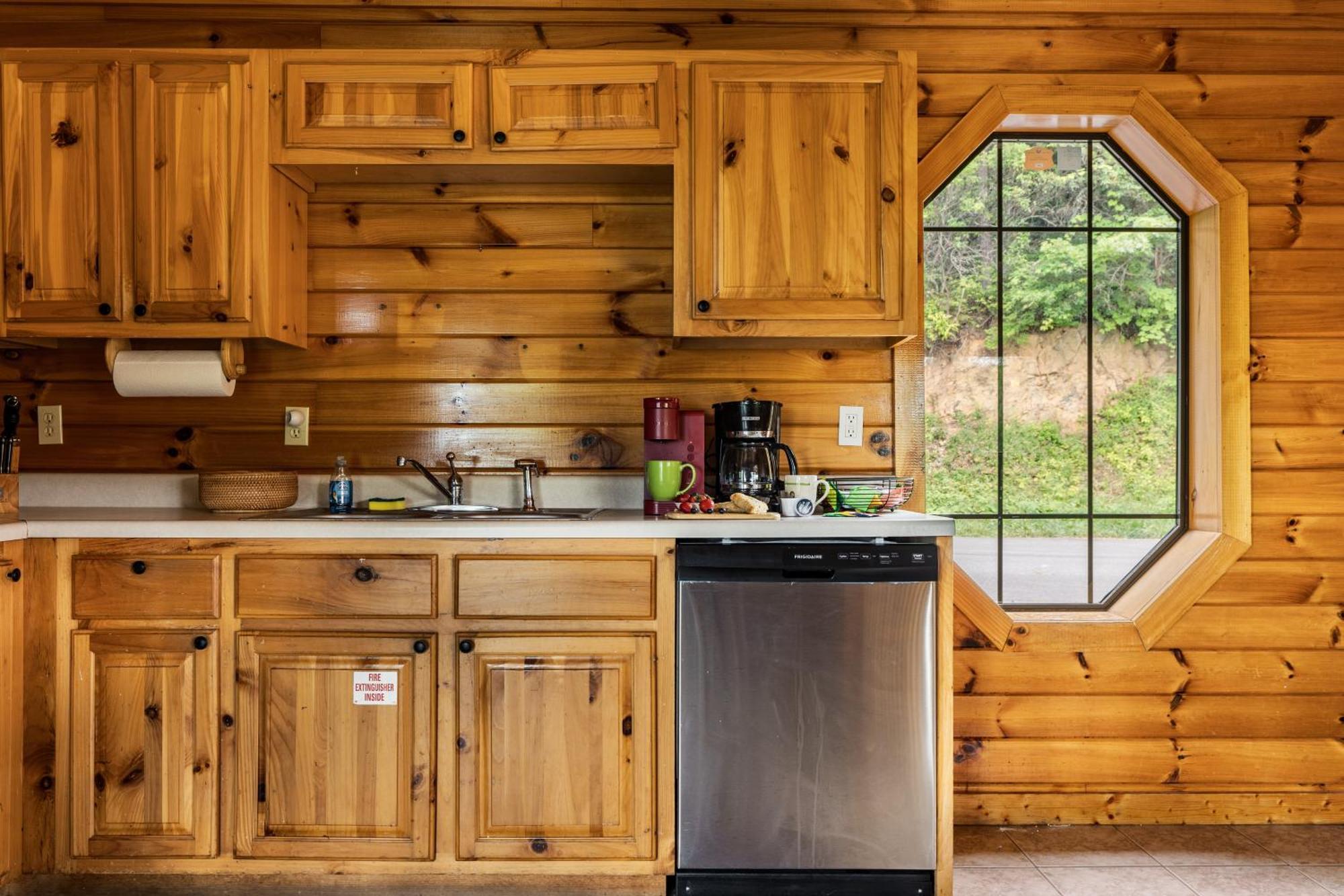 Elevista - Quaint&Private-Views-Hottub-Pooltable-Bears-3 Clubhouse Pools Villa Gatlinburg Bagian luar foto